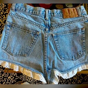 Ruffle denim shorts